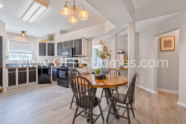 Building Photo - 405 Bobby Dr