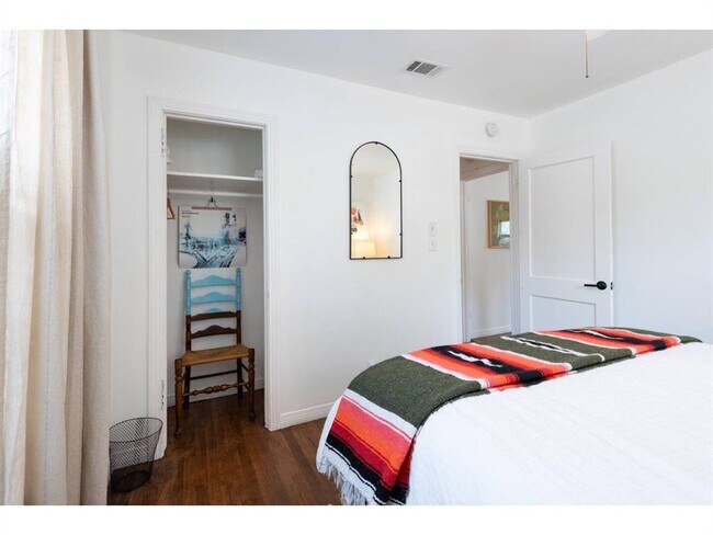 Building Photo - 3011 E 17th St