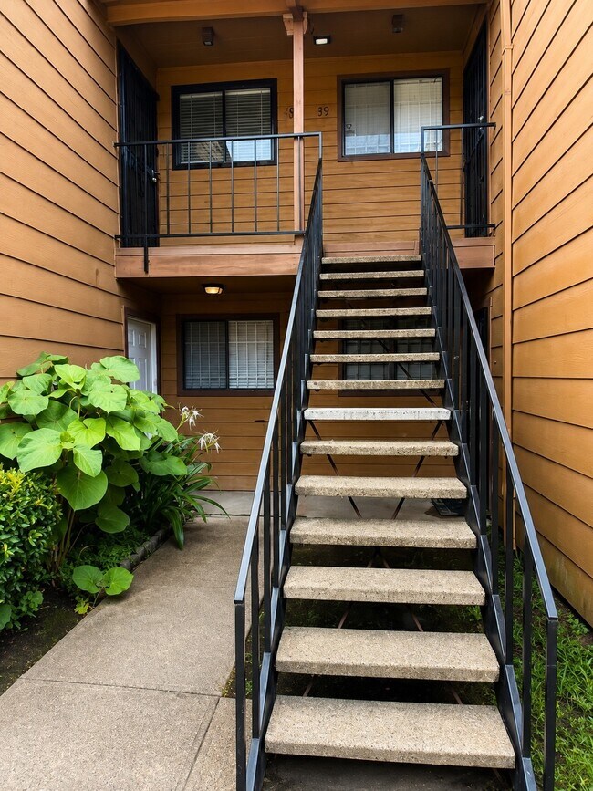 Building Photo - 9090 S Braeswood Blvd