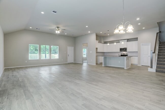 Building Photo - 725 W Foley St