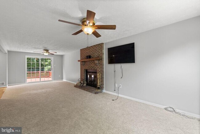 Building Photo - 8428 Braddock Way