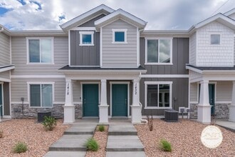 Building Photo - 3-Bed 2-Bath Townhome In Spanish Fork With Great Amenities!