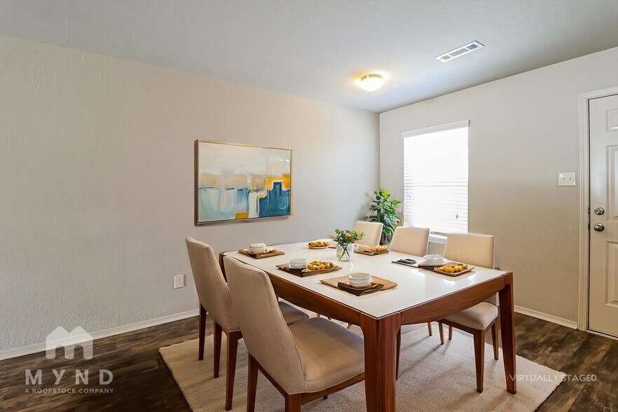 Building Photo - 942 Pinehurst Loop