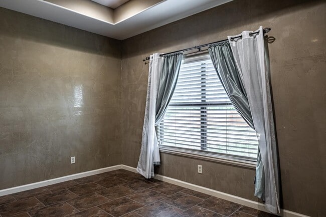 Building Photo - 136 Dos Caballos