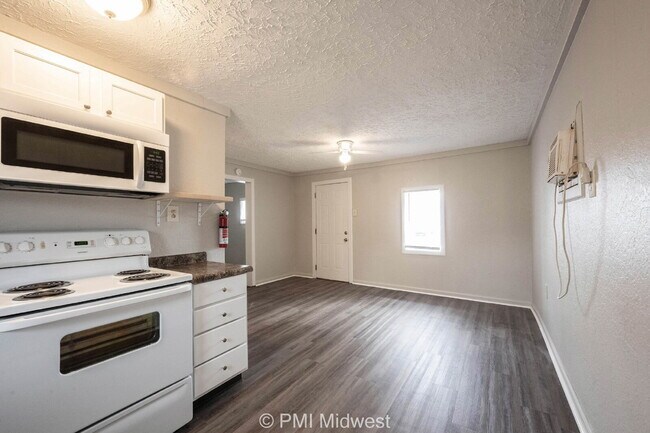 Building Photo - "Charming 1-Bedroom Retreat in Greenfield – Cozy 400 Sq Ft Haven!"