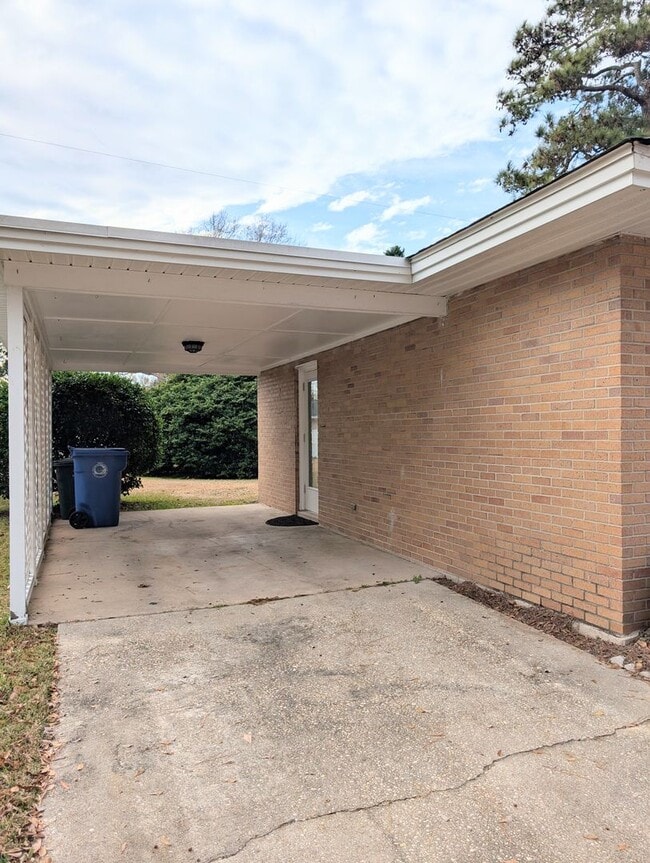 Building Photo - Serene 2BR Living in Seagate Near Market Common - Long Term Rental