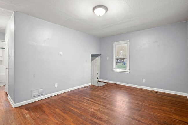 Building Photo - 1306 E 18th Ave