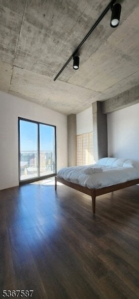 Building Photo - 58 Elm St