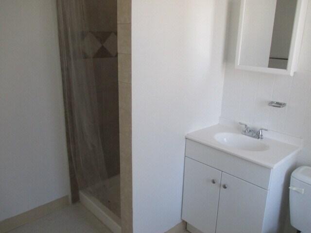 Building Photo - 448 Hawley Ave