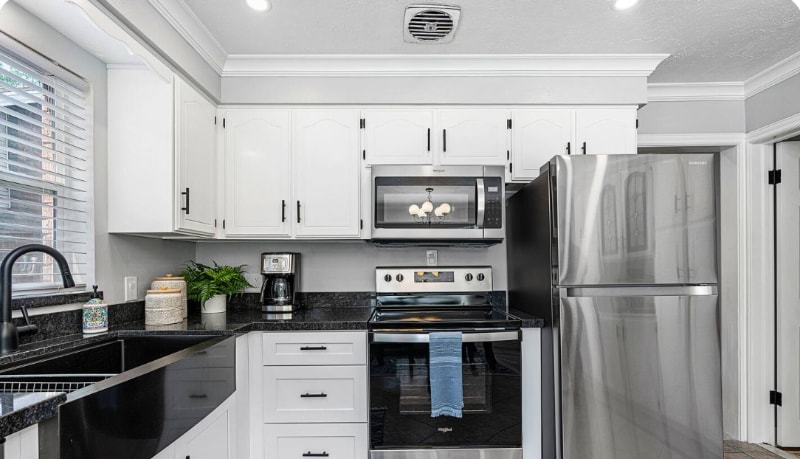 Building Photo - 444 N Oakley St