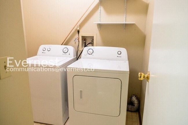 Building Photo - Affordable 2 Bedroom at Knollwood Condominiums Near Buckley!