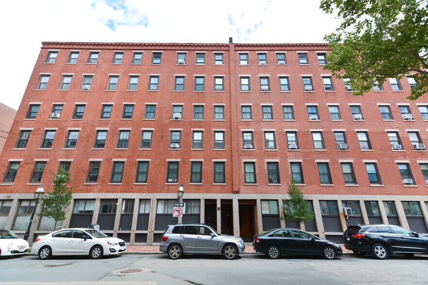 Building Photo - 99 Fulton St