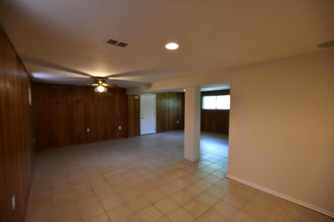 Building Photo - 4015 Heathfield Rd