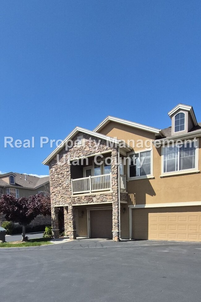 Building Photo - Pemberley HOA Condo, Close to the Clubhouse