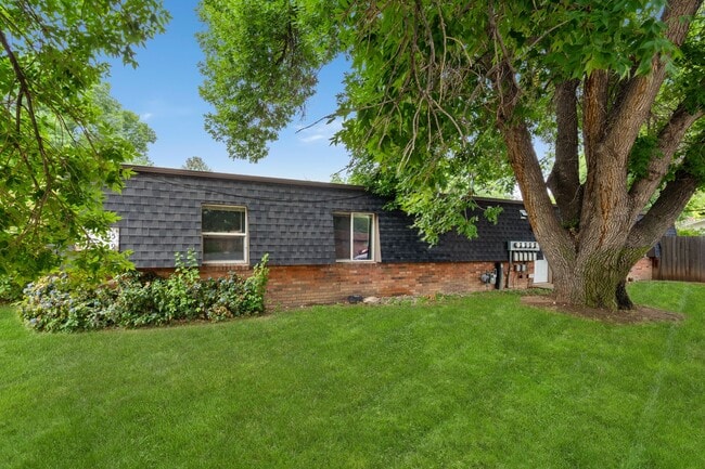 Building Photo - 405 E Thunderbird Dr