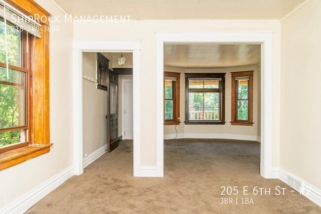 Building Photo - 205 E 6th St
