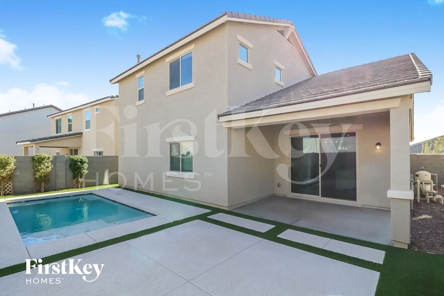 Building Photo - 21180 W Holly St