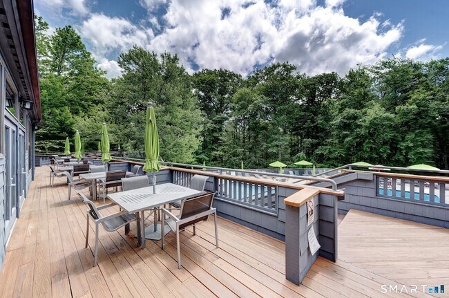 Building Photo - 355 Ledge Dr