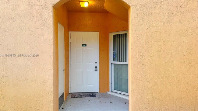 Building Photo - 6928 SW 39th St