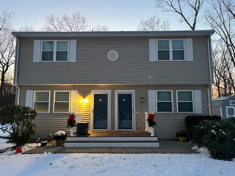 Duplex - 489 Boston Neck Rd