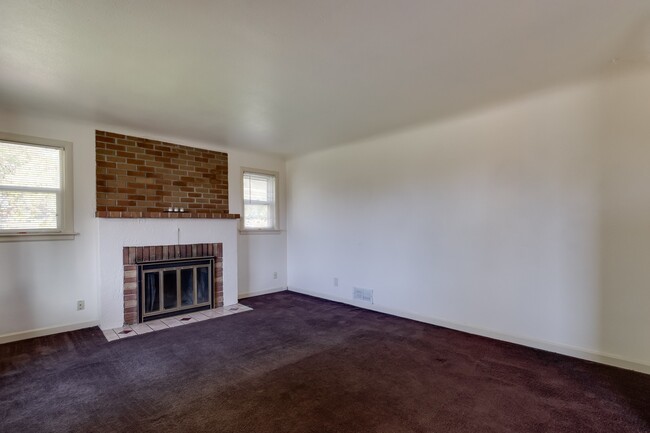 Building Photo - Shadle Park 3 Bedroom 2 Bath Home near Gar...