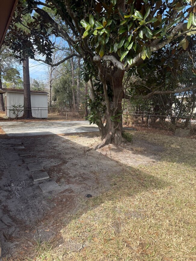 Building Photo - 706 Tibet Ave