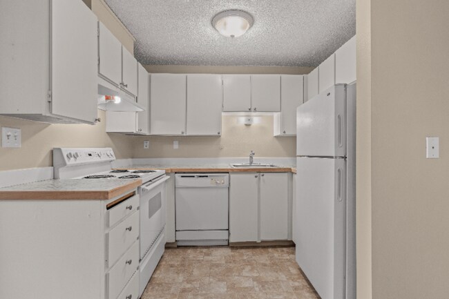 Building Photo - 11540 Pinehurst Way NE