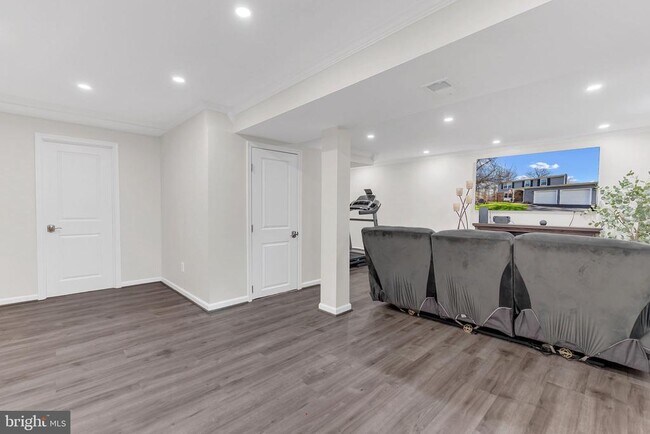 Building Photo - 8271 Raindrop Way