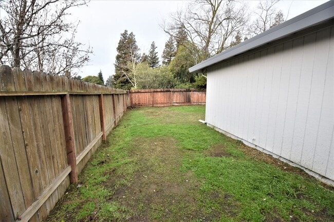 Building Photo - 3846-3846 Westporter Dr