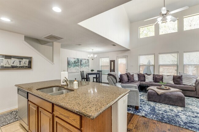 Building Photo - 1136 Landon Ln