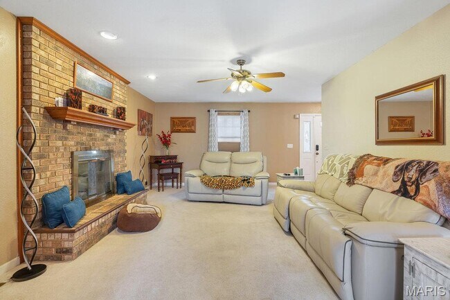 Building Photo - 2725 Timberline Dr