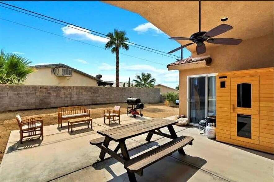 Building Photo - 9830 Valencia Dr