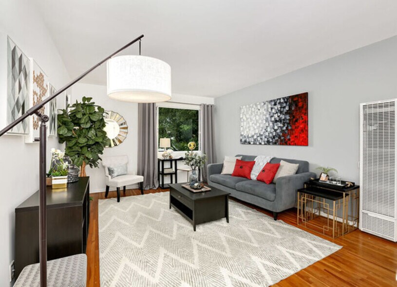 Building Photo - 2427 Centinela Ave