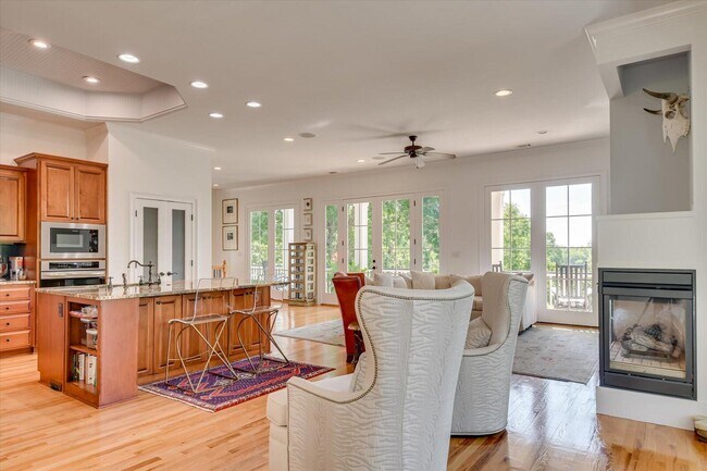 Building Photo - 501 John Fox's Run