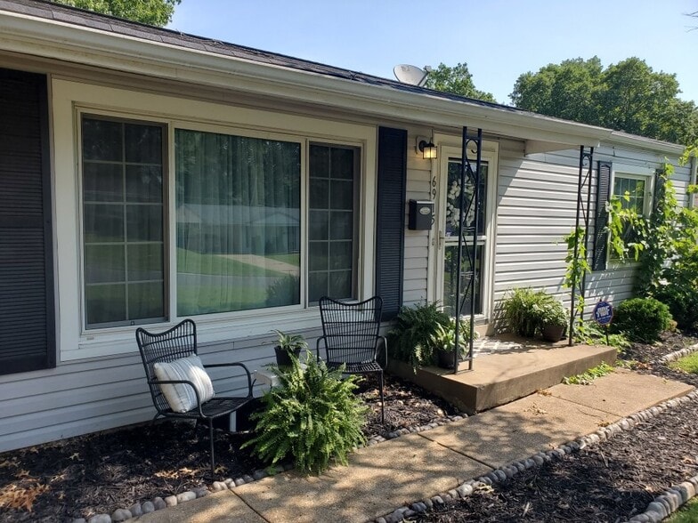 Building Photo - 6915 Foxcroft Dr