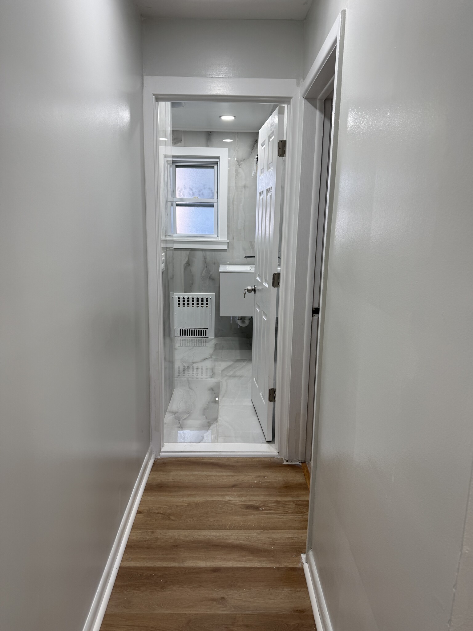 Building Photo - 93 Clunie Ave