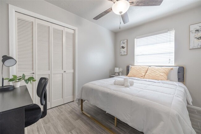 Building Photo - 9907 Towne Tower Ln