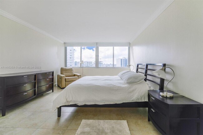 Building Photo - 7135 Collins Ave