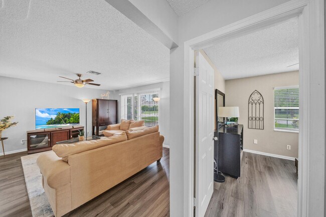 Building Photo - 1350 Riverside Cir