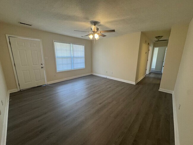 Building Photo - Spacious three bedroom, two bathroom home