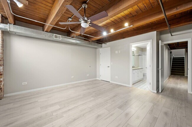Building Photo - 701 W Jackson Blvd