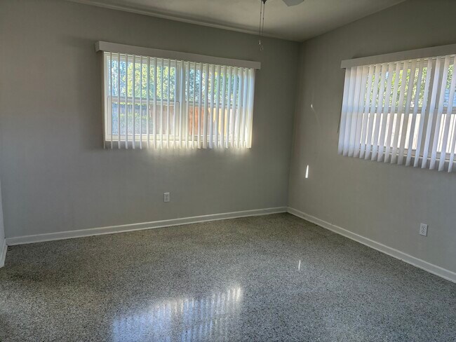 Building Photo - 6034 Linneal Beach Dr