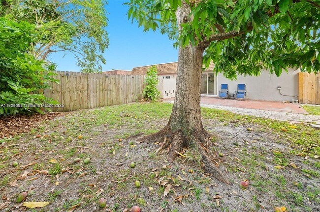 Building Photo - 7403 NW 76th Ct