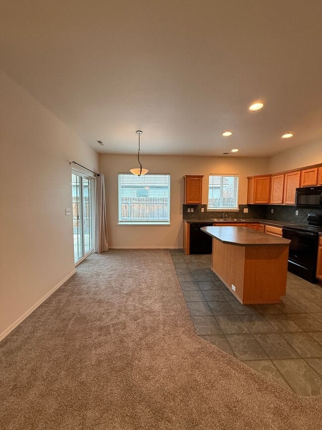 Building Photo - 3 bed, 2 bath Single Level Home