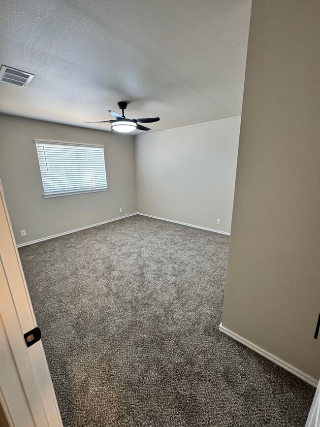 Building Photo - Move-In Ready Family Home in North San Antonio