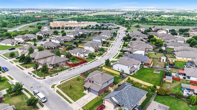 Building Photo - 5954 Heron Dr
