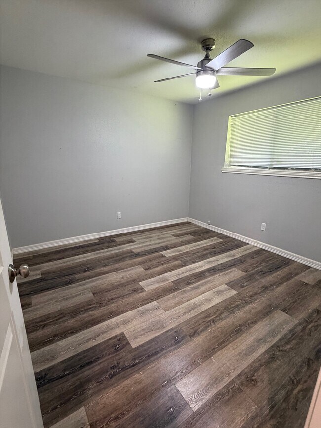 Building Photo - 2418 Tinechester Dr