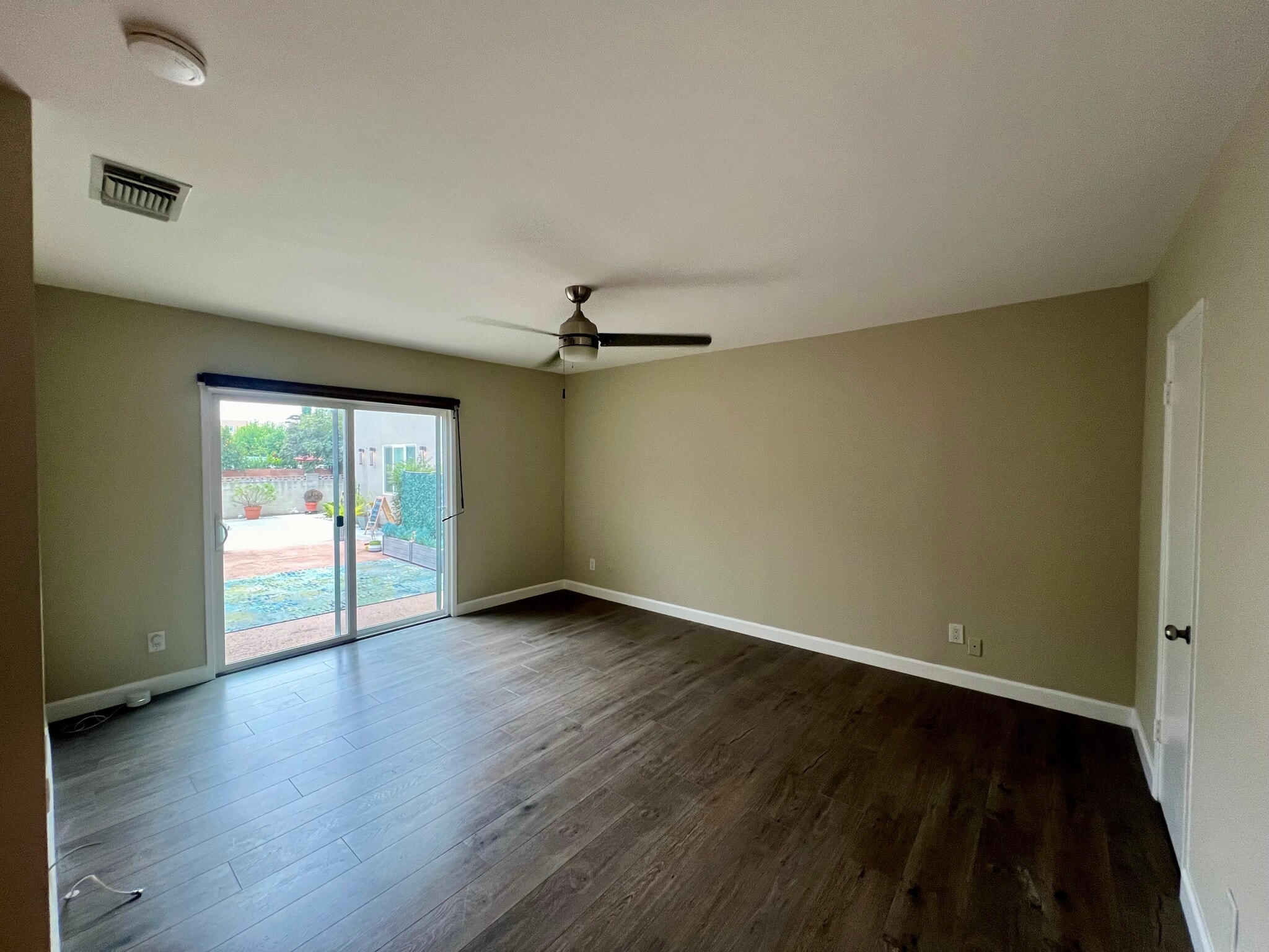 Building Photo - 5811 Agnes Ave