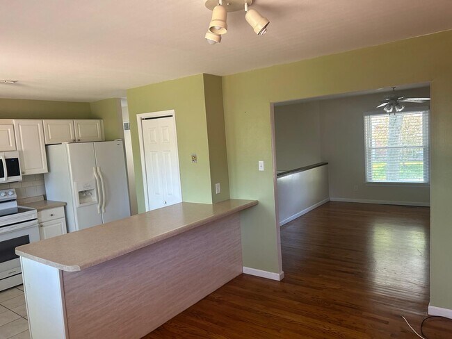 Building Photo - 375 Messina Dr