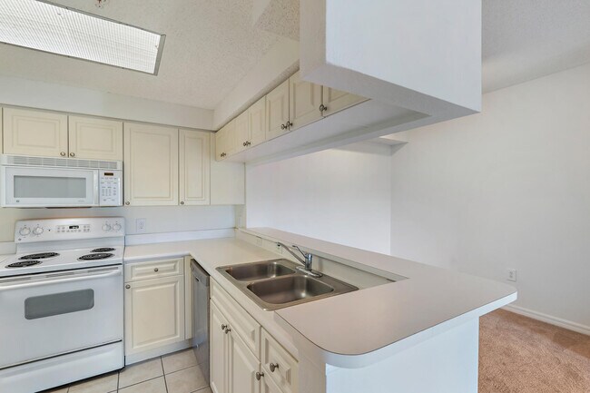 Building Photo - 3022 Alcazar Pl
